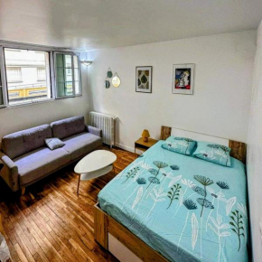 Studio Jaurès - Equipped studio near Paris with private Bathroom